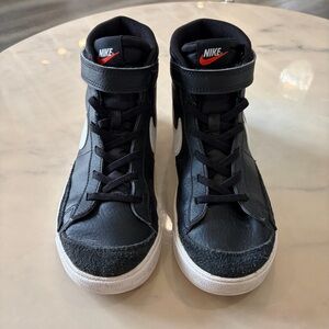 Nike Blazer Mid ‘77 High-Top Sneakers Black White.
Kids Size 3